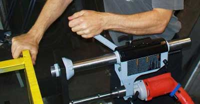 Q88E uses a manual feed lever to move the drill press forward